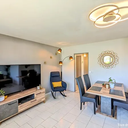 Le Cocon - Lumineux - Grande Tv - Parking Gratuit Apartment Fleury-les-Aubrais Exterior photo